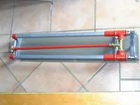 Cómo hacer una máquina de cortar azulejos casera